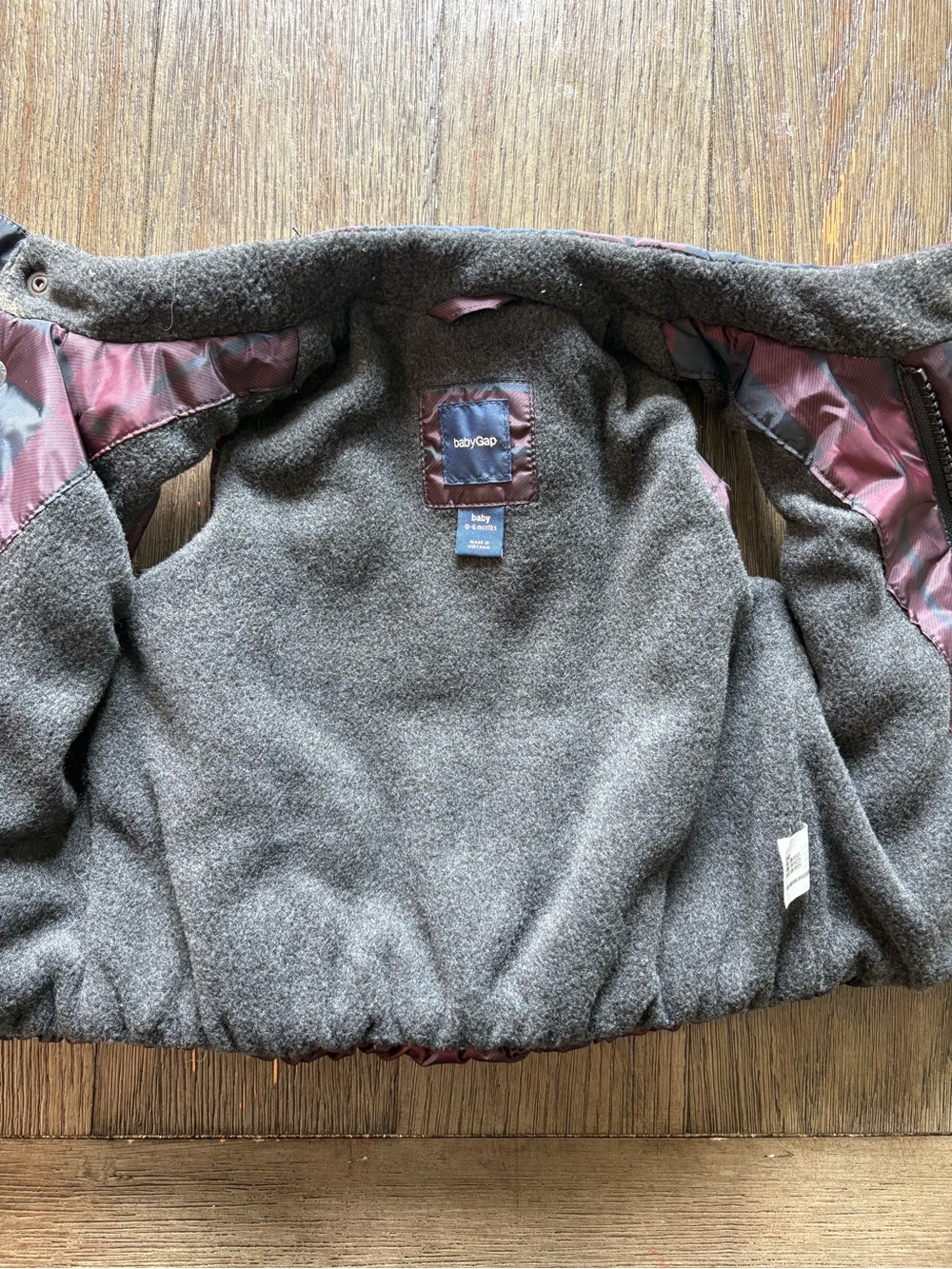 BabyGap Puffer Vest in Navy & Burgundy Plaid 0-6m - Picture 2 of 3